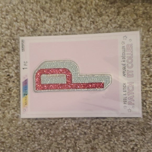 ASSORTED PEEL N STICK & IRON-ON PATCHES - Picture 7 of 10